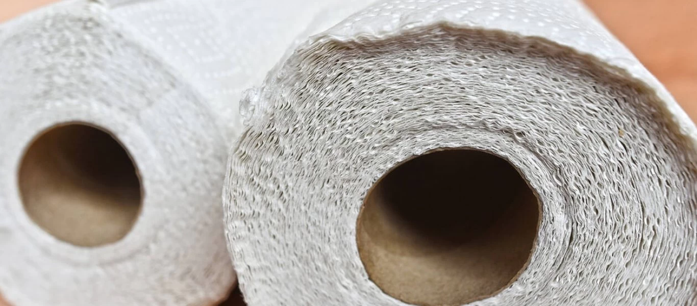 Δείτε τις 3+1 απίστευτες χρήσεις που έχει το χαρτί κουζίνας (βίντεο)